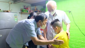 26 trẻ mồ côi vì dịch Covid-19 ở huyện Bình Chánh được nhận nuôi dưỡng đến 18 tuổi