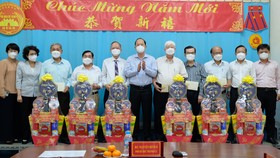 Lãnh đạo TPHCM chúc tết các Hội quán người Hoa tại quận 5