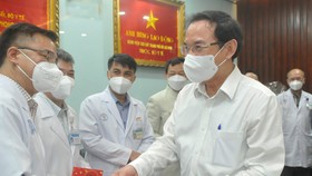 Bí thư Thành ủy TPHCM Nguyễn Văn Nên: Tri ân các bác tài lái xe cứu thương