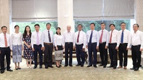 Lãnh đạo TPHCM tiếp đoàn đại biểu Tạp chí Alunmay của Lào