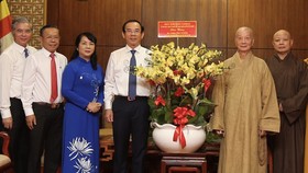 Bí thư Thành ủy TPHCM thăm, chúc mừng Pháp chủ Hội đồng Chứng minh Giáo hội Phật giáo Việt Nam