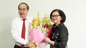 Bí thư Thành ủy TPHCM Nguyễn Thiện Nhân trao quyết định cán bộ ở Bình Thạnh