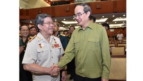 Bí thư Thành ủy TPHCM Nguyễn Thiện Nhân gặp cán bộ cao cấp quân đội nghỉ hưu