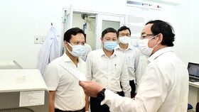 Bí thư Thành ủy TPHCM Nguyễn Văn Nên thăm, động viên đơn vị tuyến đầu chống dịch