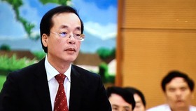 Bộ trưởng Phạm Hồng Hà trả lừoi chất vấn tại phiên họp
