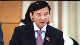 Chủ nhiệm Ủy ban Pháp luật Nguyễn Khắc Định phát biểu tại phiên họp 