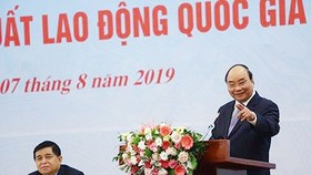 Thủ tướng  Nguyễn Xuân Phúc phát biểu tại hội nghị
