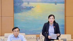 Trưởng Ban Dân nguyện Nguyễn Thanh Hảicho biết người dân rất lo lắng về nhà máy, cơ sở sản xuất tồn tại xen kẽ trong khu dân cư, tiềm ẩn rủi ro ảnh hưởng tới sức khoẻ cộng đồng