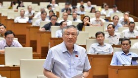 Chánh án Tòa án Nhân dân tối cao Nguyễn Hòa Bình phát biểu tại phiên họp sáng 15-6. Ảnh: VIẾT CHUNG