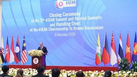Thủ tướng Chính phủ Nguyễn Xuân Phúc, Chủ tịch ASEAN 2020 phát biểu bế mạc Hội nghị. Ảnh: QUANG PHÚC