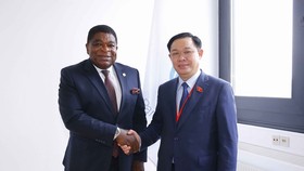 Chủ tịch Quốc hội Vương Đình Huệ và Tổng Thư ký Liên minh Nghị viện thế giới (IPU) Martin Chungong. Ảnh: DOÃN TẤN 