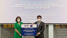 Australia bàn giao 300.000 liều vaccine ngừa Covid-19 hỗ trợ Việt Nam  ​