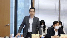 Thứ trưởng Bộ Tài chính Võ Thành Hưng báo cáo tại phiên họp 