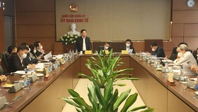 Bộ trưởng Bộ GTVT Nguyễn Văn Thể phát biểu tại phiên họp