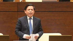 Bộ trưởng Bộ GTVT Nguyễn Văn Thể phát biểu tiếp thu ý kiến của ĐBQH. Ảnh: QUANG PHÚC