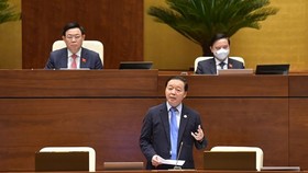 Bộ trưởng Bộ Tài nguyên và Môi trường Trần Hồng Hà trả lời chất vấn tại phiên họp thứ 9 của UBTVQH 