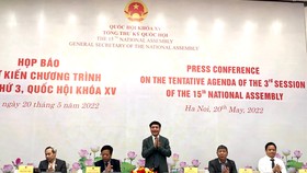 Tổng Thư ký, Chủ nhiệm Văn phòng Quốc hội Bùi Văn Cường chủ trì họp báo
