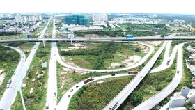 Tăng tốc dự án đường Hồ Chí Minh ​