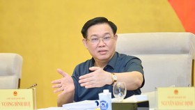 Chủ tịch Quốc hội Vương Đình Huệ phát biểu