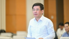 Bộ trưởng Bộ Công Thương Nguyễn Hồng Diên đã trình bày tờ trình về dự án Luật Bảo vệ người tiêu dùng (sửa đổi)