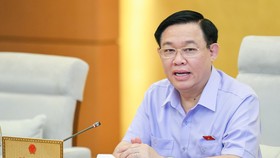 Chủ tịch Quốc hội Vương Đình Huệ phát biểu ý kiến tại phiên họp