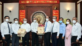 Đoàn công tác của Tòa Tổng Giám mục Tổng Giáo phận TPHCM thăm, chúc tết Thành ủy TPHCM. Ảnh: ĐÌNH LÝ