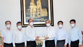Phó Bí thư Thành ủy TPHCM Nguyễn Hồ Hải thăm, chúc tết Tòa Tổng Giám mục Tổng Giáo phận TPHCM và Tổng Giám mục Nguyễn Năng.