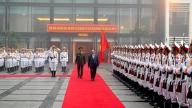 Thủ tướng Nguyễn Xuân Phúc đến dự hội nghị.