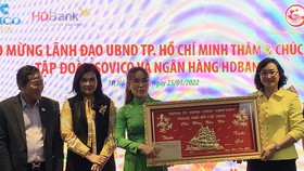 Phó Chủ tịch UBND TPHCM Phan Thị Thắng thăm, chúc tết các doanh nghiệp