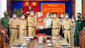 Phó Chủ tịch UBND TPHCM Ngô Minh Châu thăm, chúc tết Phòng PC08, Công an TPHCM. Ảnh: CHÍ THẠCH