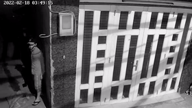 Hình ảnh camera an ninh ghi nhận đối tượng thực hiện vụ trộm