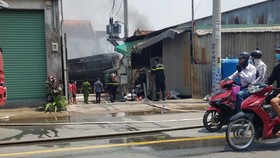Cháy xưởng nhựa ở huyện Hóc Môn