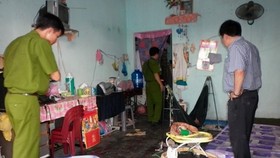 Vợ dùng kéo ném trúng cổ khiến chồng tử vong rồi tới công an đầu thú