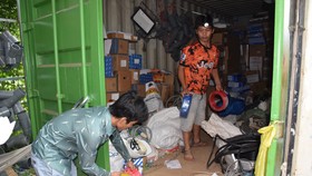 Nhóm đối tượng gồm : Hiếu - Trắng - Tâm - Ly (từ trái qua phải) tại cơ quan công an