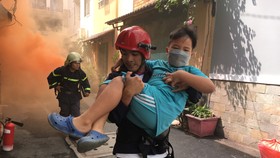 Diễn tập phương án PCCC&CNCH tại khu dân cư Khu phố 1. Ảnh: C.T.