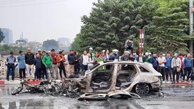 Vụ tai nạn xe Mercedes đâm liên hoàn làm chết 1 người vừa xảy ra tại Hà Nội
