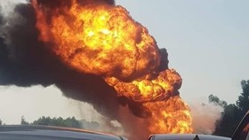 Cháy xe chở dầu trên cao tốc Hà Nội- Hải Phòng
