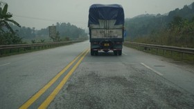 Mặt đường cao tốc Nội Bài - Lào Cai không êm thuận