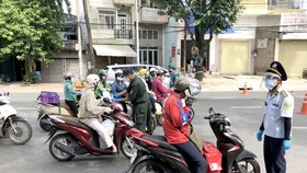 Từ 6 giờ ngày 22-8, công dân bắt buộc khai báo di chuyển nội địa qua chốt cửa ngõ Hà Nội