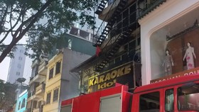 Đang dừng hoạt động để khắc phục về phòng cháy, quán karaoke vẫn xảy ra hỏa hoạn