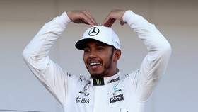Lewis Hamilton đã tiến một bước dài đến ngôi vô địch