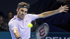 Sau khi đăng quang ở Basel, Federer bỏ Paris Masters vì đau lưng