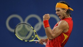 Nadal trong trang phục áo không tay ở đấu trường Olympic