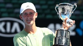 Korda "con" và chiếc cúp vô địch Australian Open 2018 - hệ giải trẻ