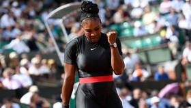 Serena trong bộ trang phục báo đen