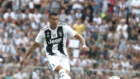 Ronaldo ghi bàn đầu tiên cho Juve sau khi chọc thủng lưới... Juve