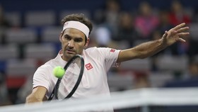Roger Federer trong một pha bóng "tràn lưới"