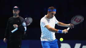 Roger Federer ráo riết tập luyện trước sự chỉ đạo của Severin Luthi