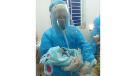 Sản phụ sinh con trong khi cách ly phòng chống dịch Covid-19