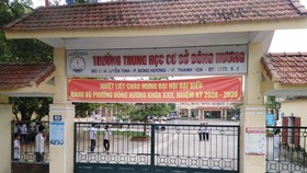 Học sinh trở lại trường học tập tại Trường THCS Đông Hương (TP Thanh Hóa)